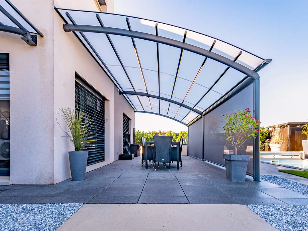 Détail de la gamme Oval — pergola Ovalux aux lignes arrondies